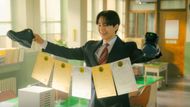 Tae-poong receives help from Mi-seon (Image via X @CJnDrama)